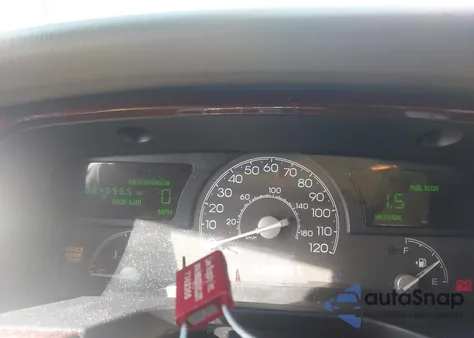 2005 Lincoln Town Car Signature z USA, uszkodzony, nr VIN 1LNHM81W75Y637691